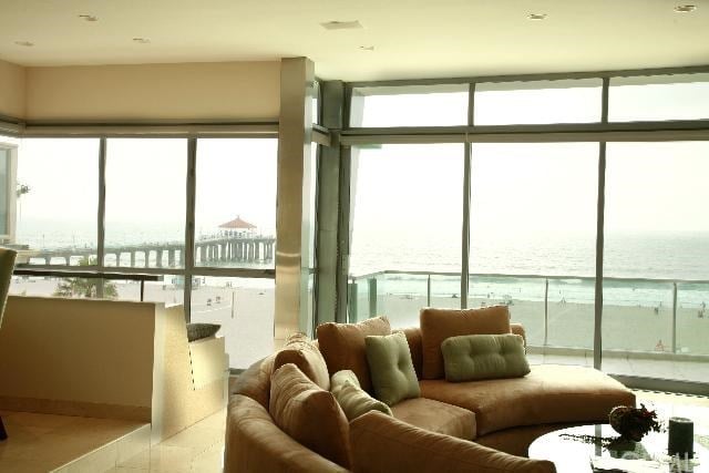 1212 The Strand