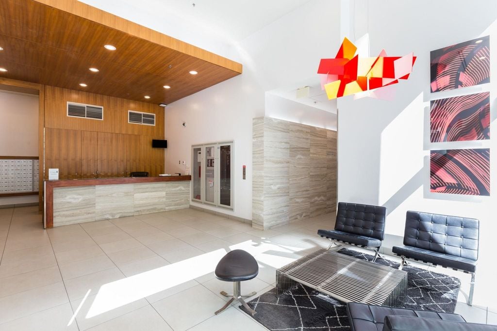 233 Robson St, #1705
