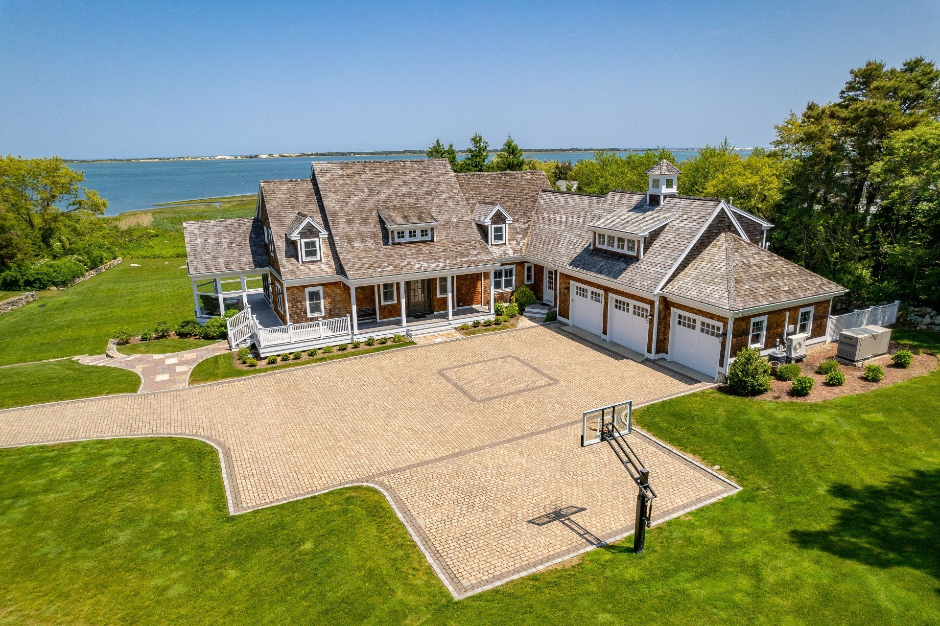 110 Allyn Ln