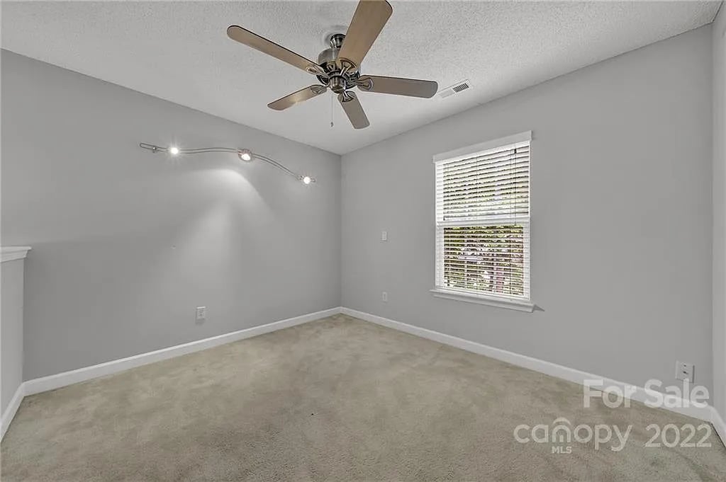 206 Forest Oaks Dr