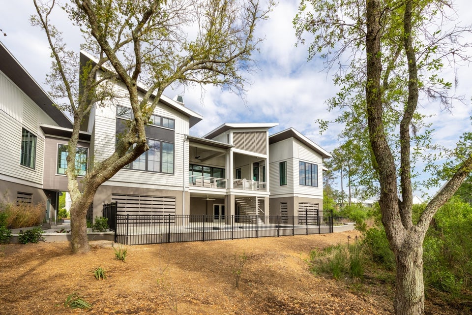 626 Bermuda Isle Street