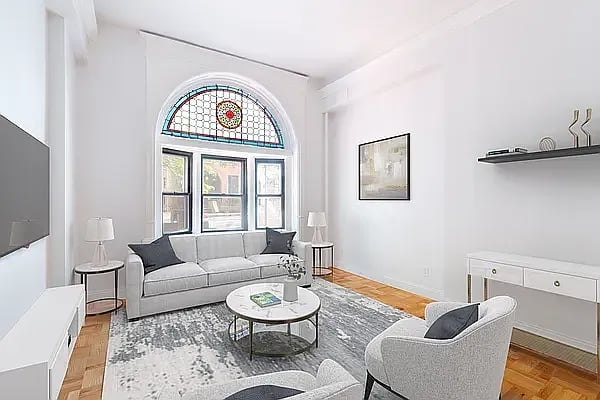 274 W 71st St