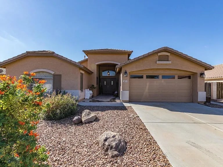 3879 E Bancroft Ct