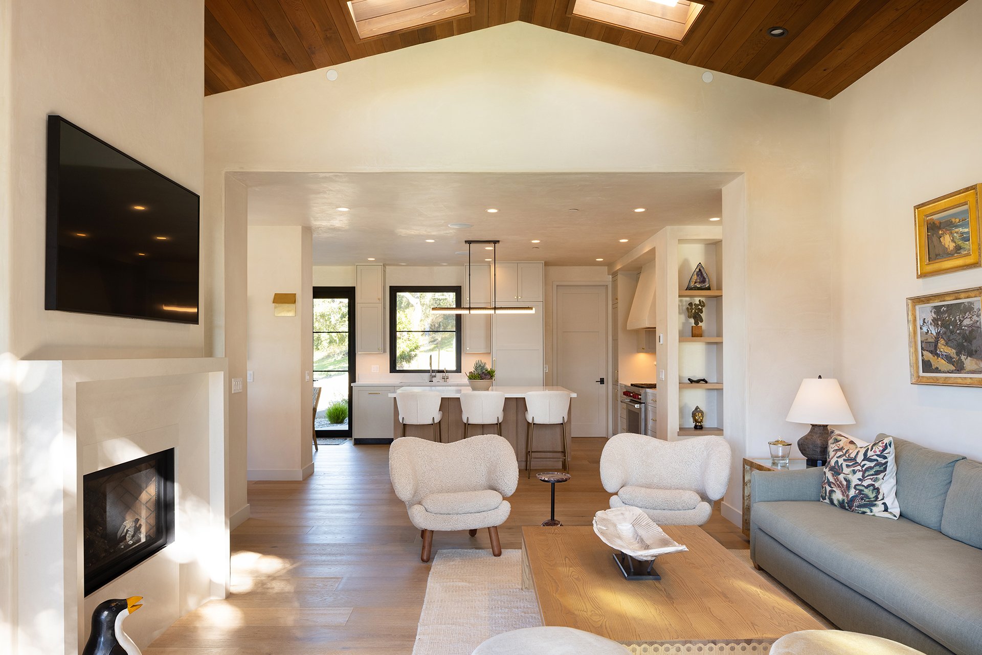 Este Canada | A Tehama Compound
