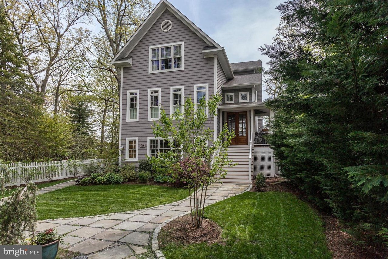347 South Dr