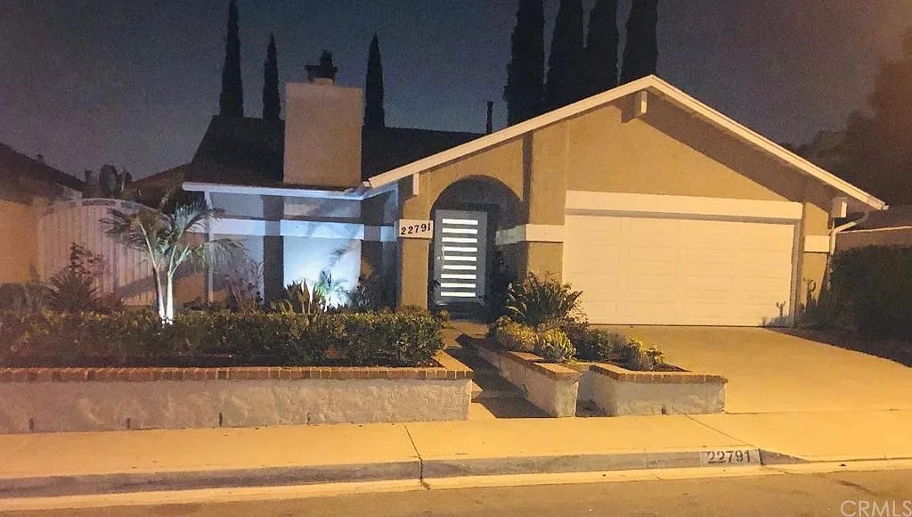 22791 Alturas Dr