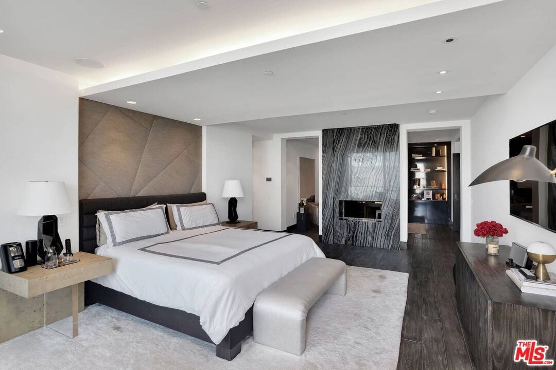6250 Hollywood Blvd, #15A/B