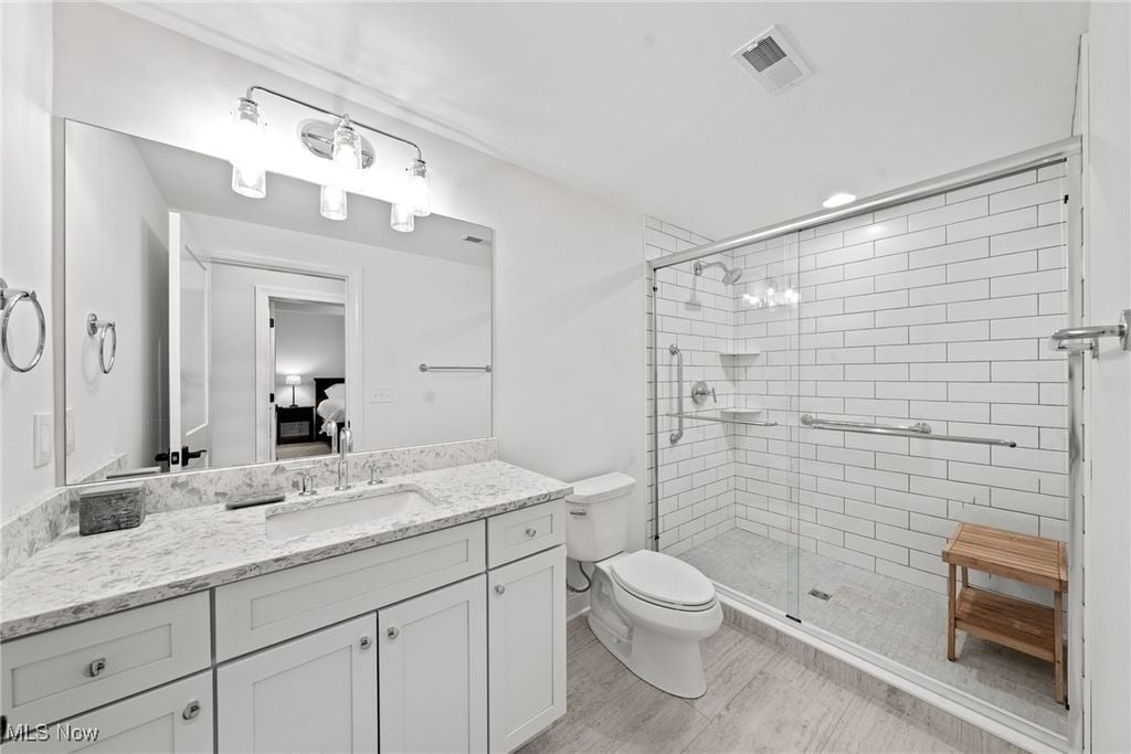 300 Woodridge Ln