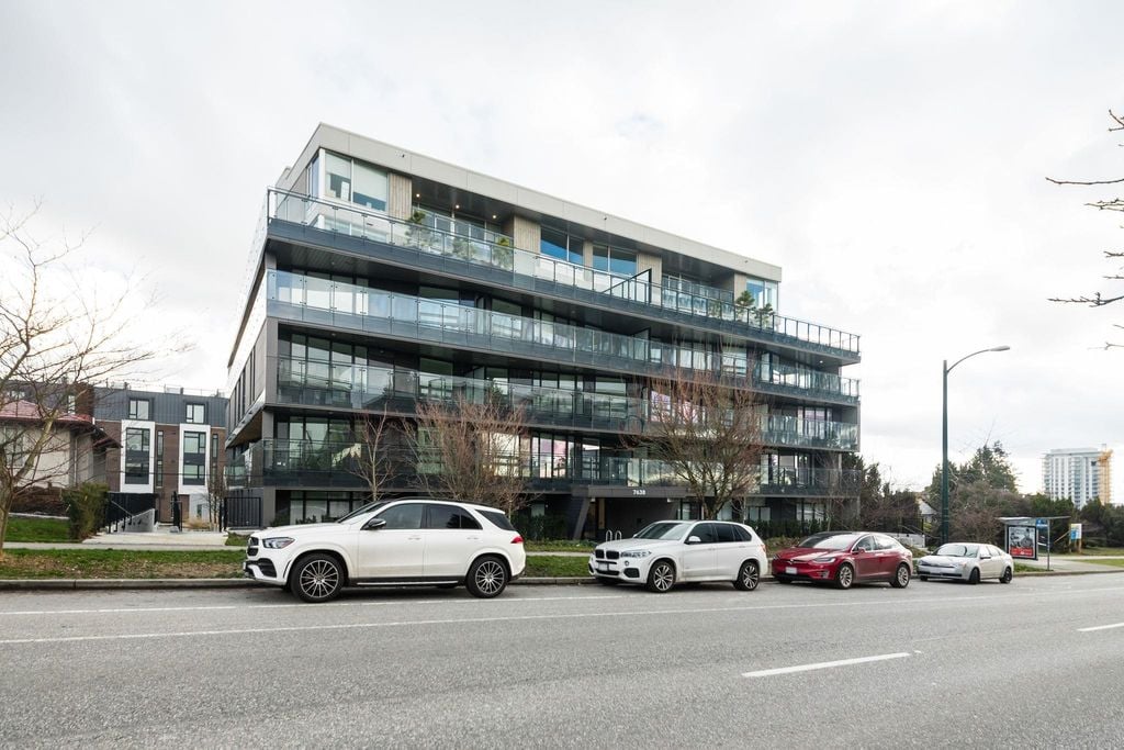 7638 Cambie St, #404