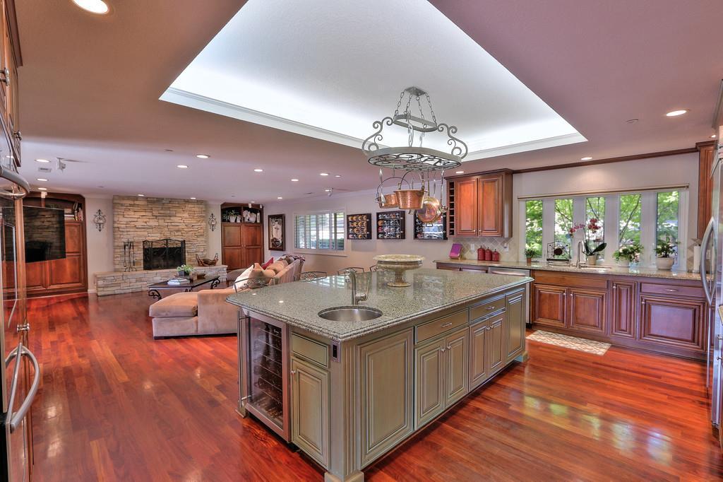 14564 EASTVIEW Dr