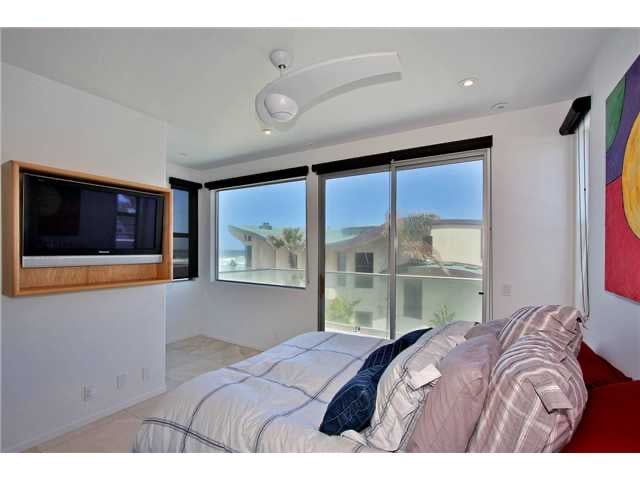 3545 Ocean Front Walk 