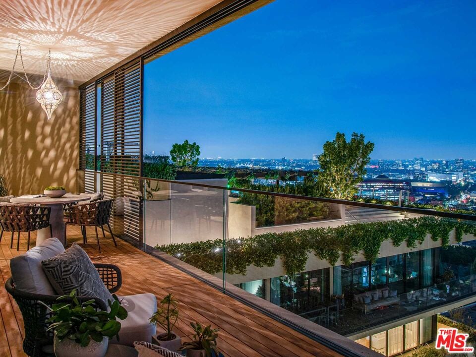 9040 W Sunset Blvd, #1103