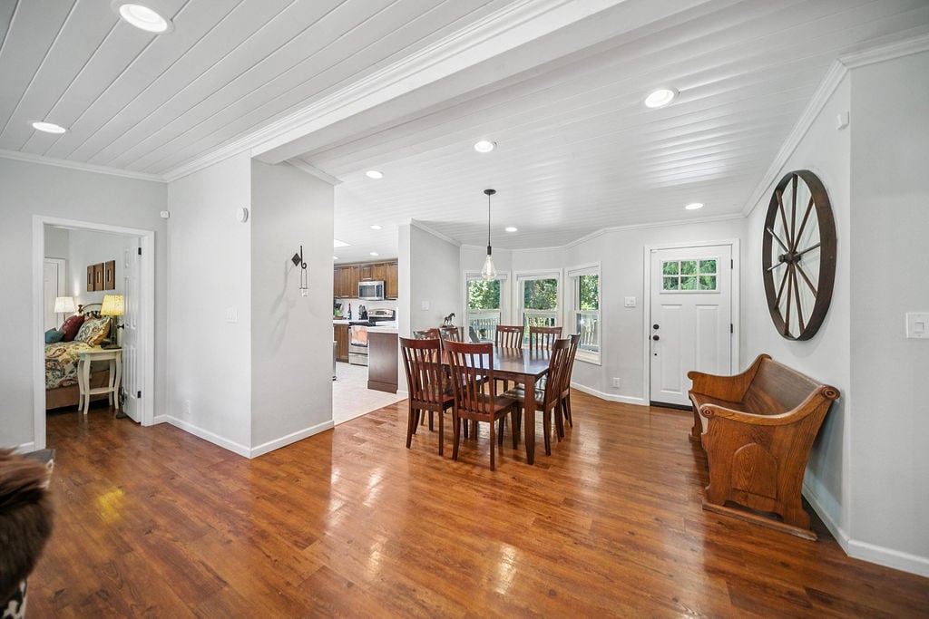 60 NE Davis Farm Road