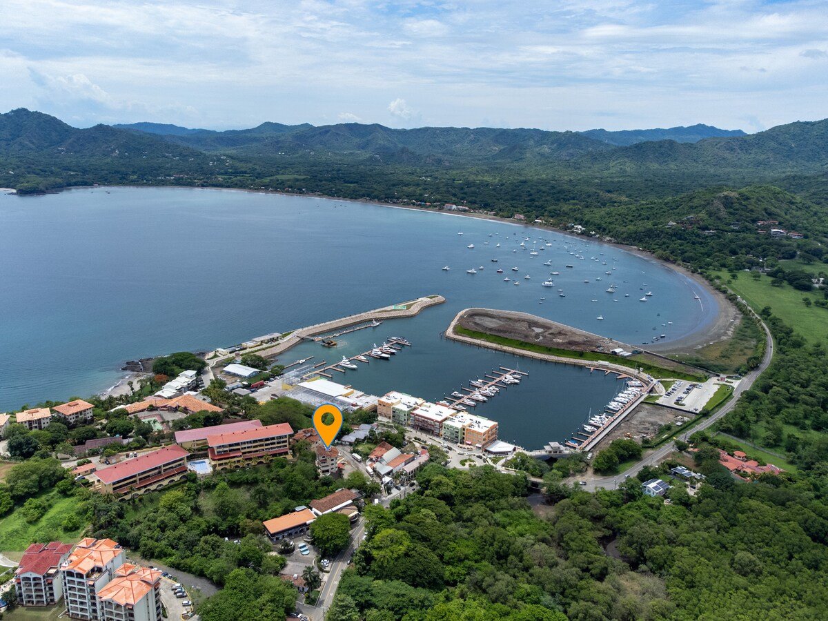 Flamingo Marina Real 11 – Move-in Ready Condo Steps from Flamingo Beach   