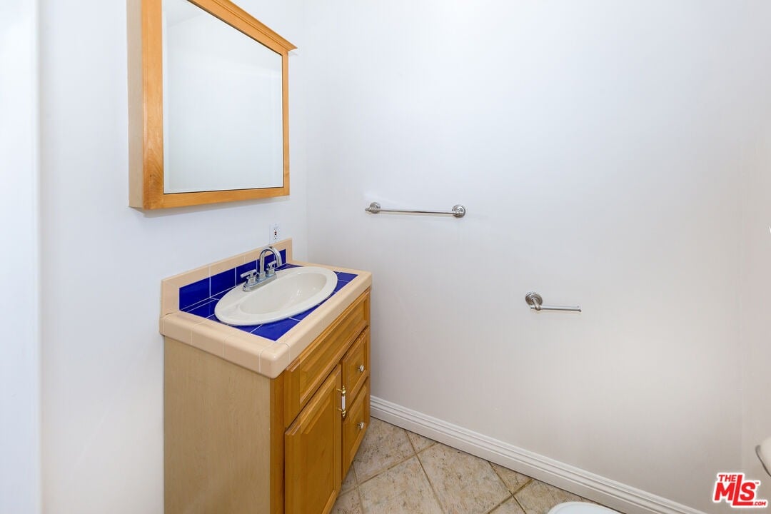 1105 S La Peer Dr