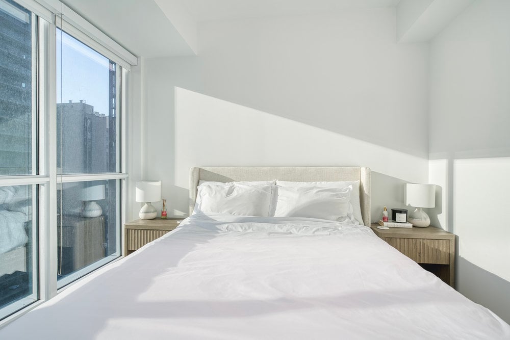 327 King Street W 1408