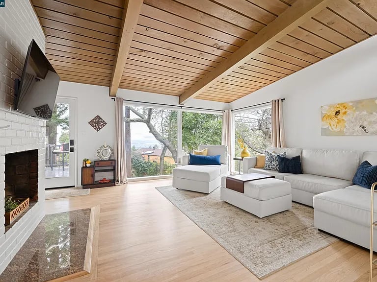 256 Fairlawn Dr