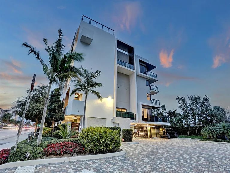 3030 N Ocean Blvd #S101