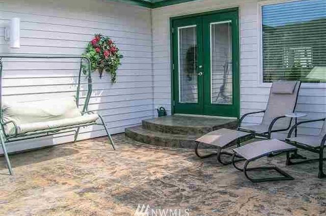 100 W Emerson Dr