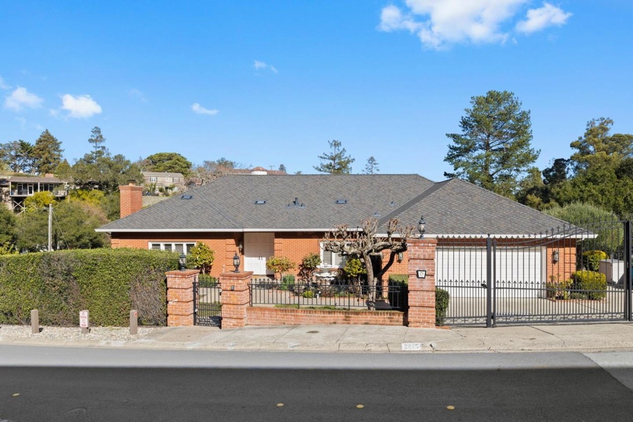 2225 Summit Dr