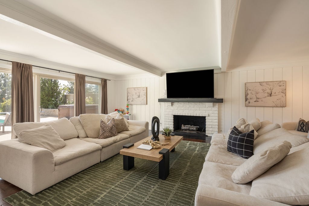 11042 Hunting Horn Drive, North Tustin, CA 