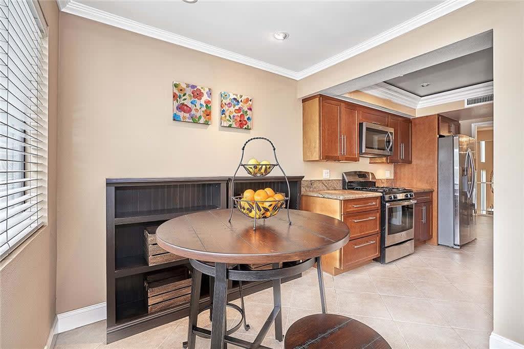 11798 Moorpark C Studio City, CA