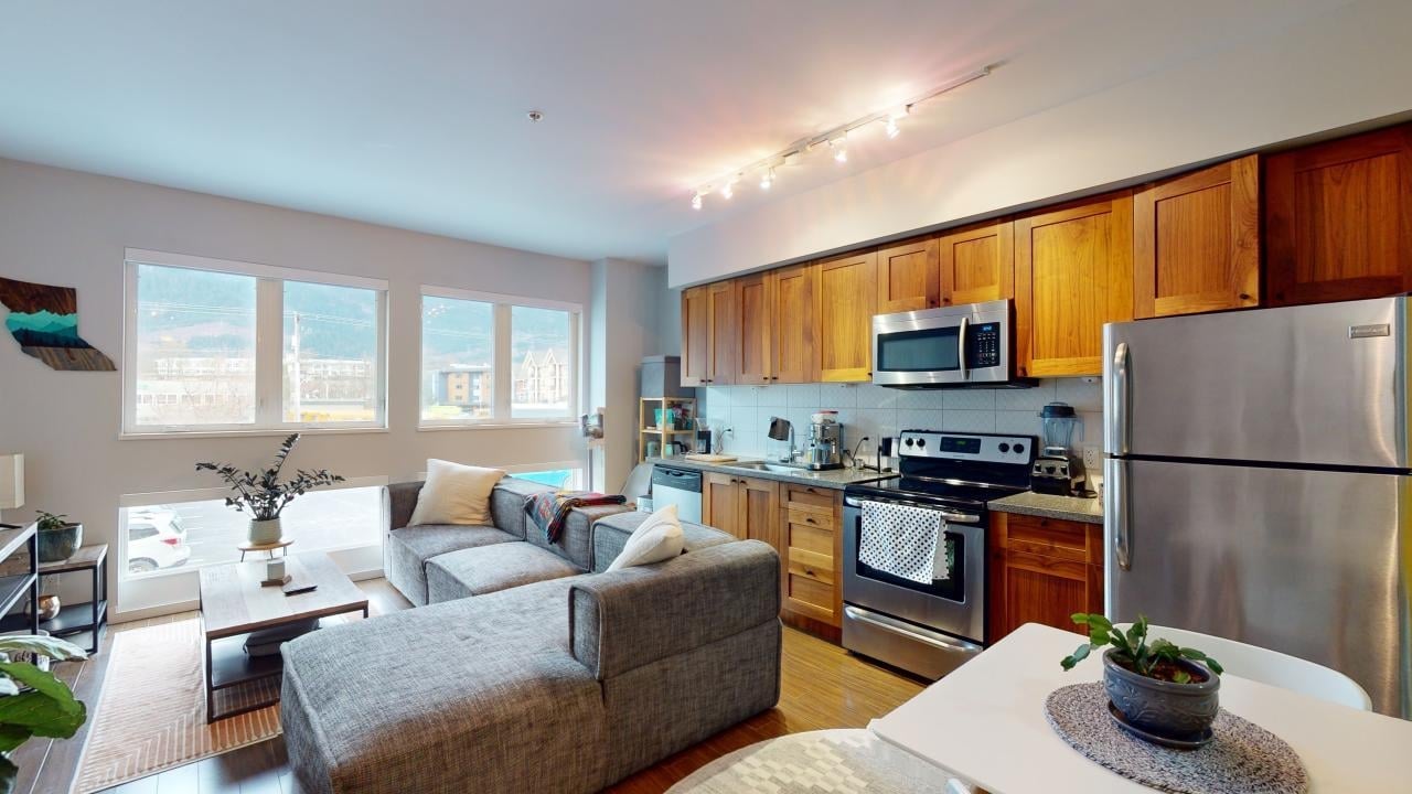 211-37841 Cleveland Ave