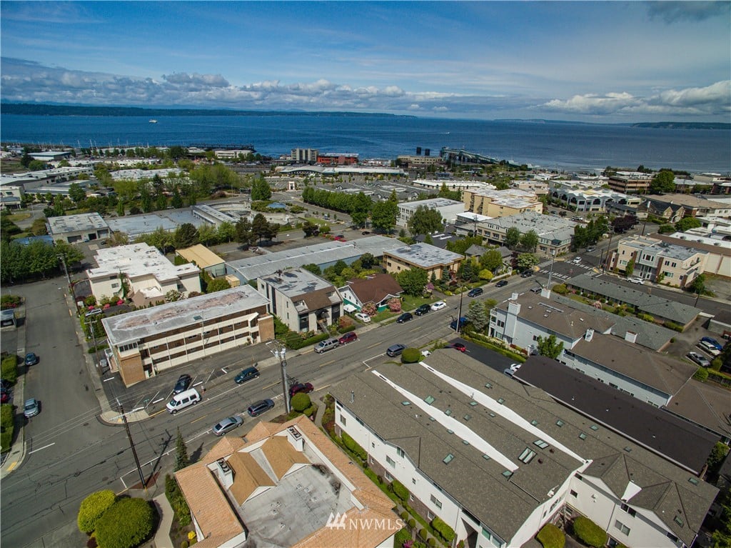 301-233 3rd Ave