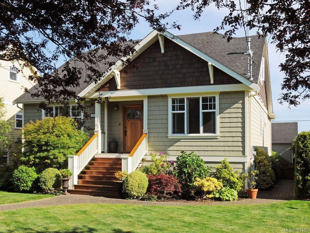 2423 Hamiota St