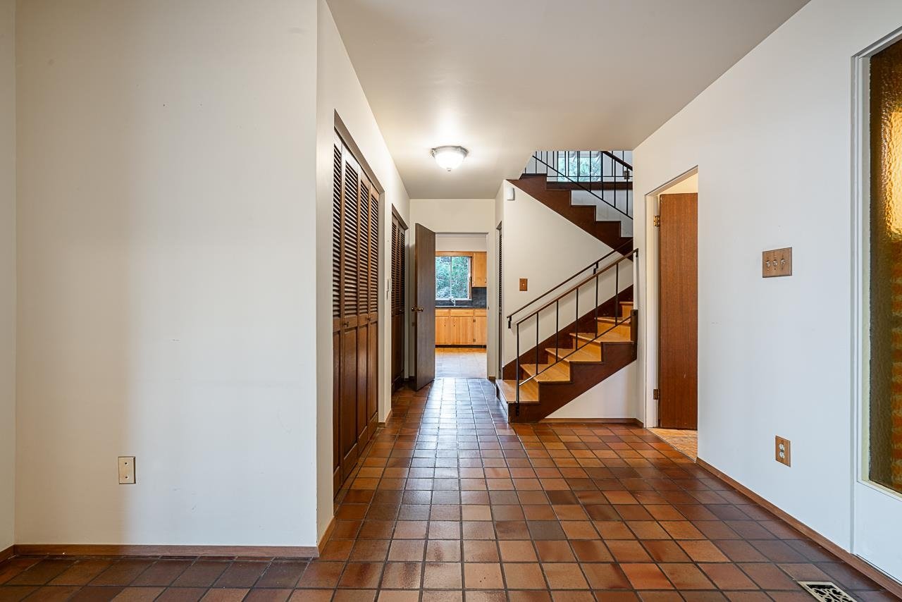 3898 Southridge Ave