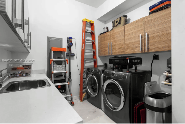 LUXURY IN THE MIAMI SKY