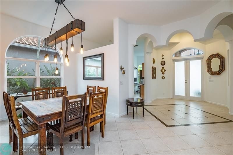 5135 Ventura Dr