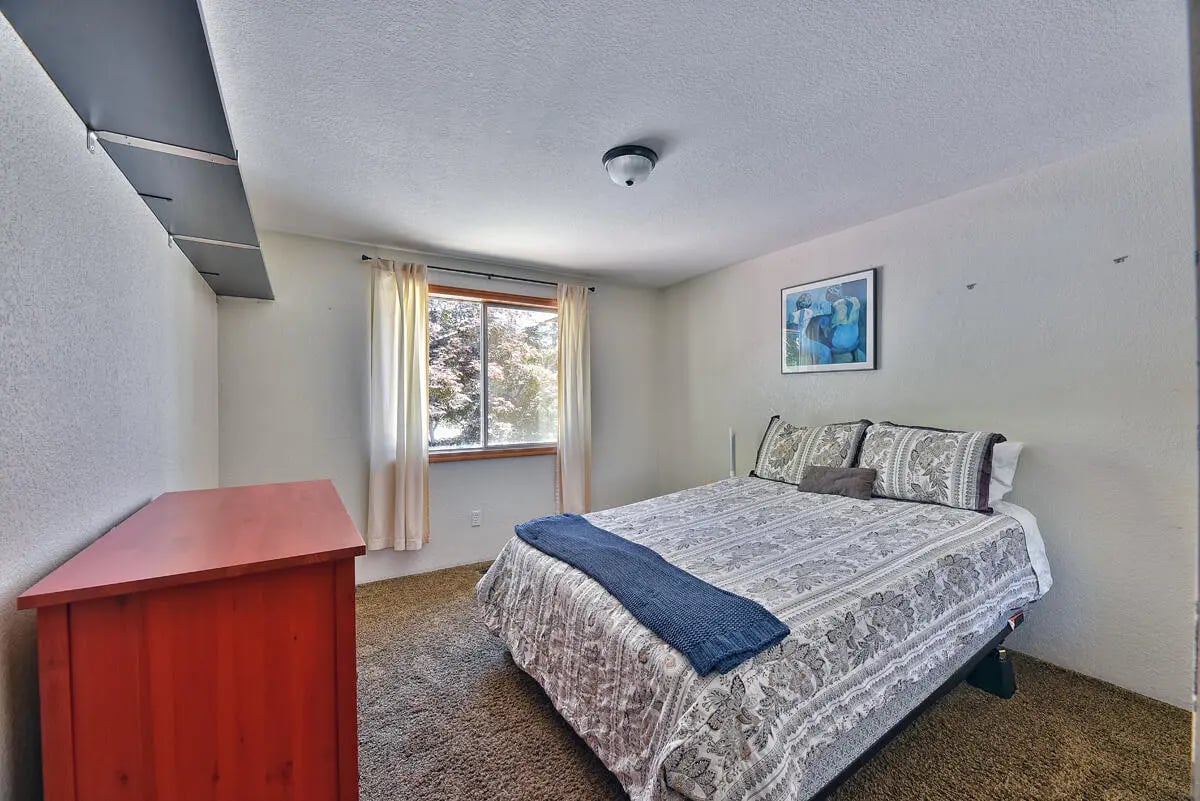 1121 Valley View Dr