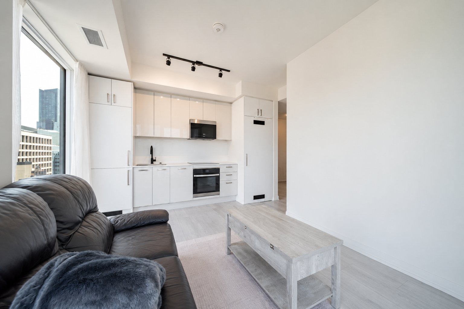 1702-280 Dundas St W 