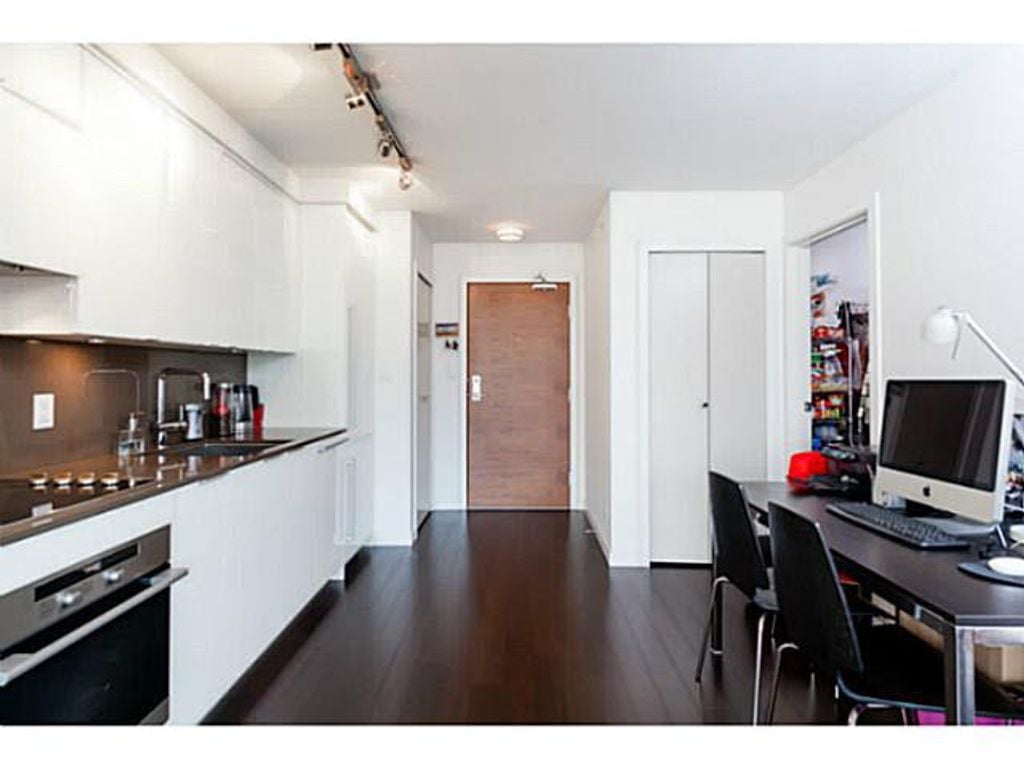 161 W Georgia St #1008