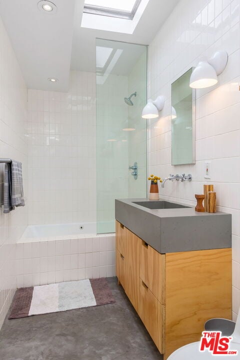 7979 Willow Glen Rd