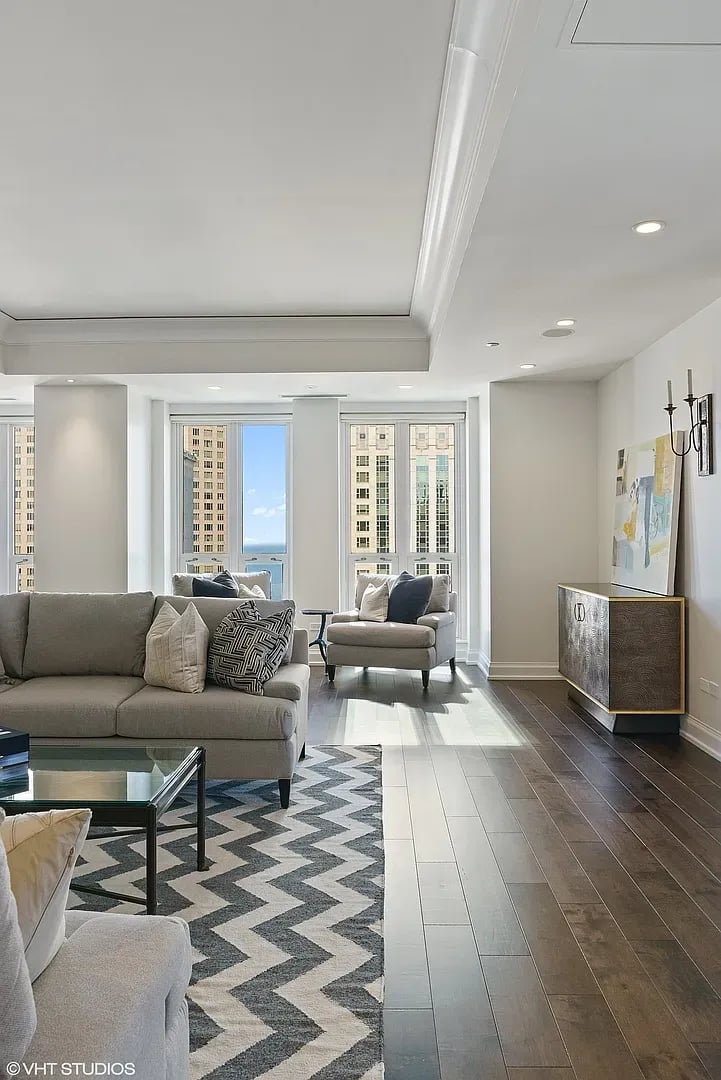 11 E Walton St APT 3201
