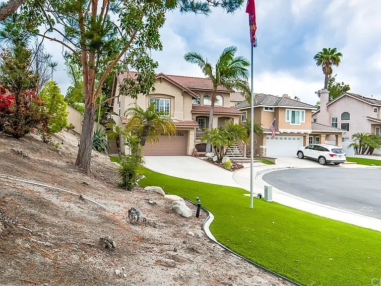 1 Carriage Dr