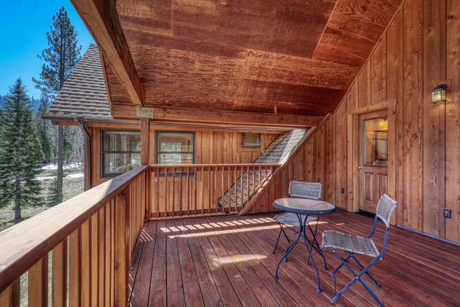 OUTDOOR LIVING