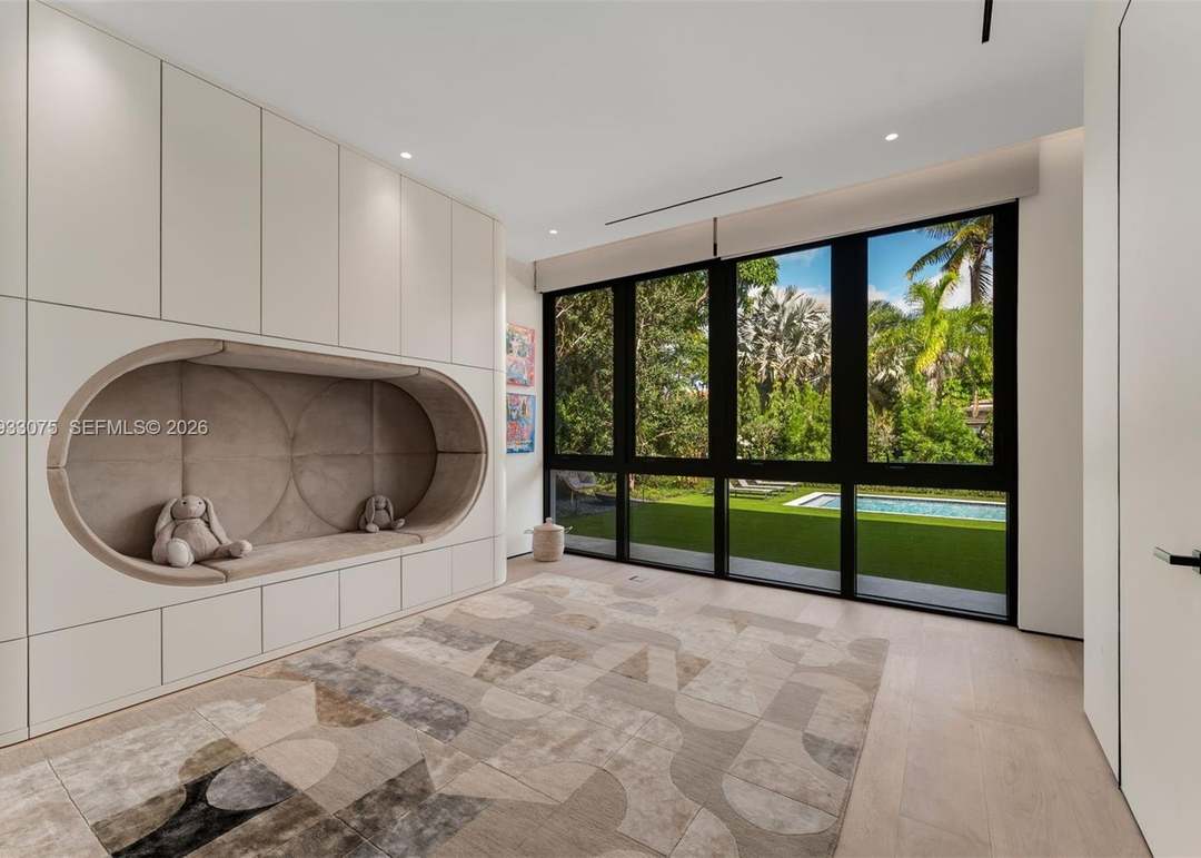661 Melaleuca Ln
