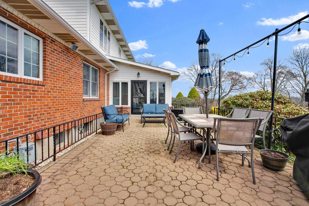 12 Hillcrest Circle