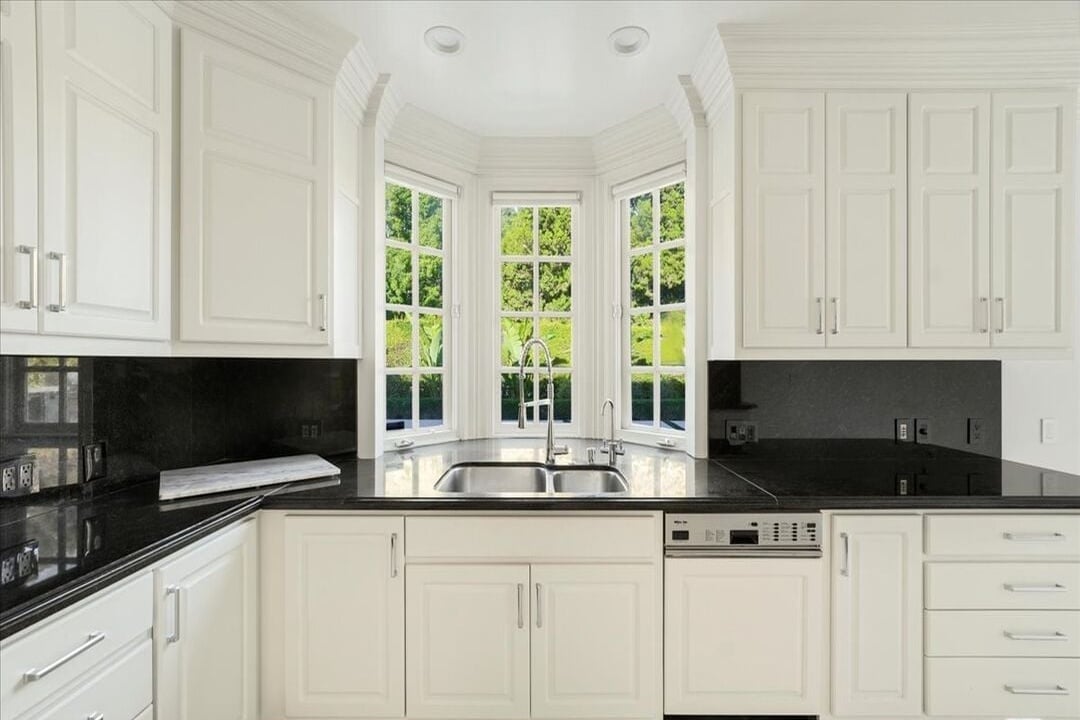 Northstar Manor, N Alta Dr, 90210