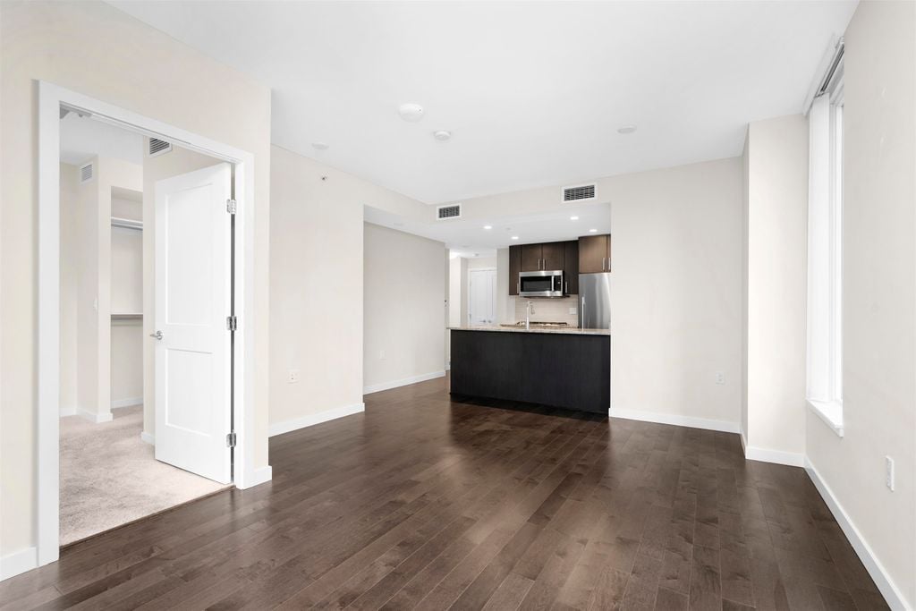 1708 Ontario St, #403