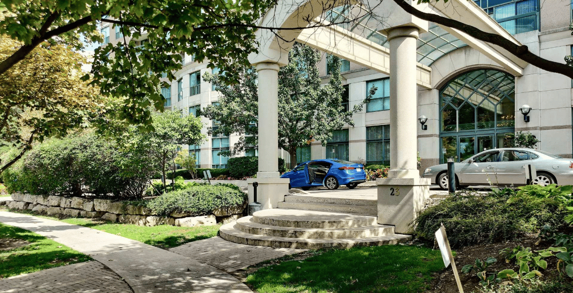 23 Lorraine Drive E 817, Toronto, ON 