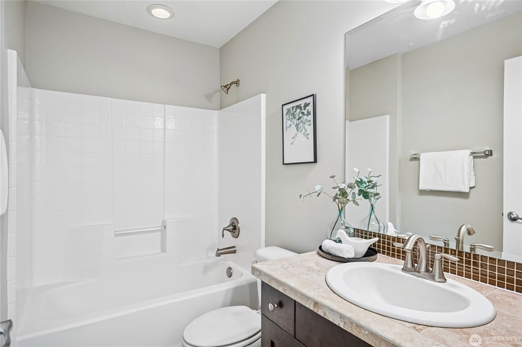 900 228th Avenue NE Unit: 16C