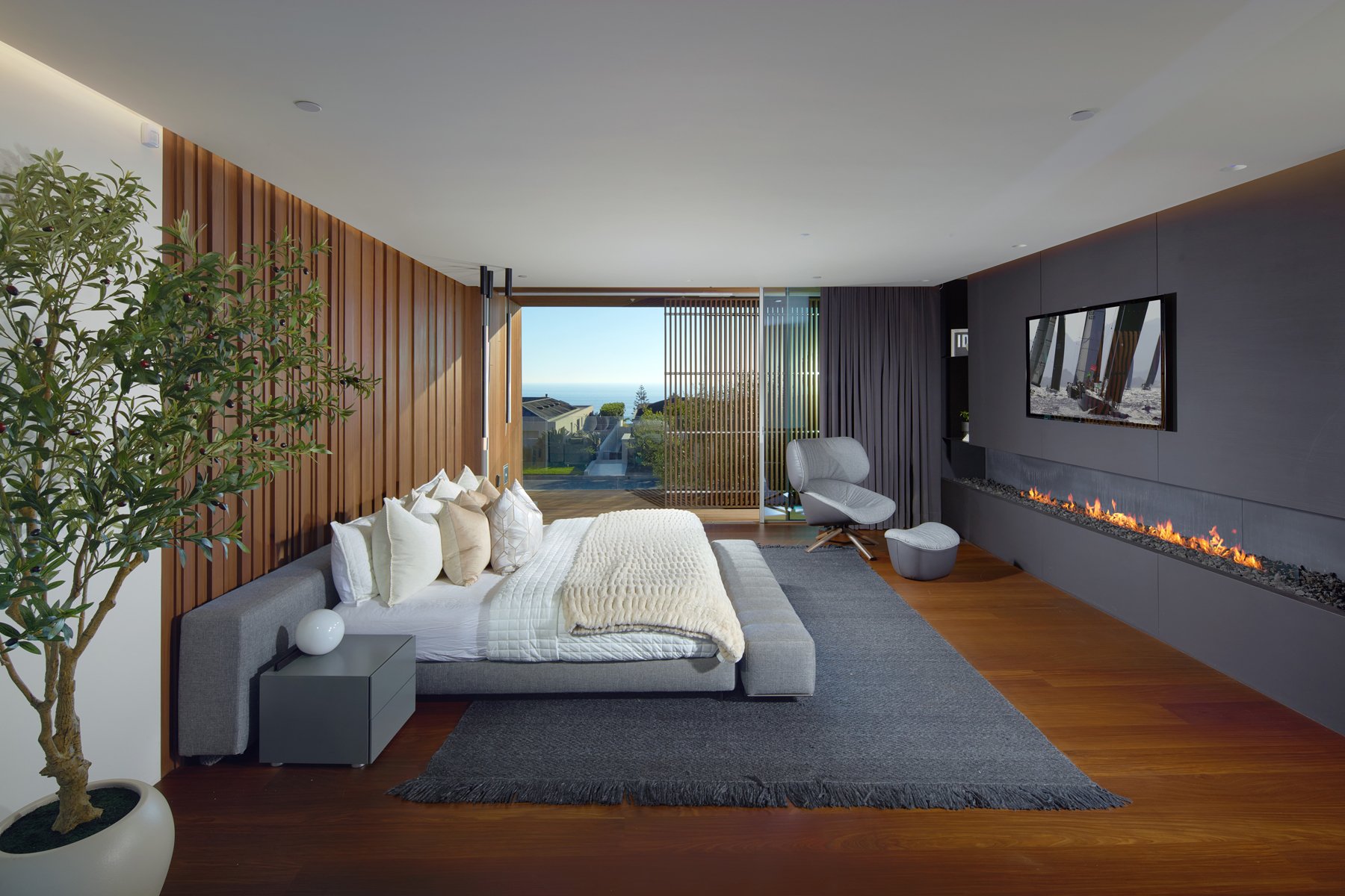 2460 Monaco