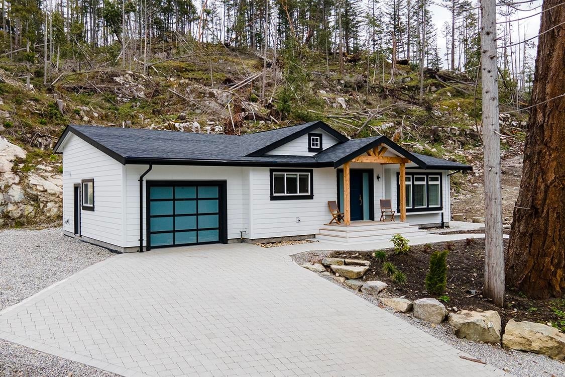 5758 Sargeant Bay Heights Rd