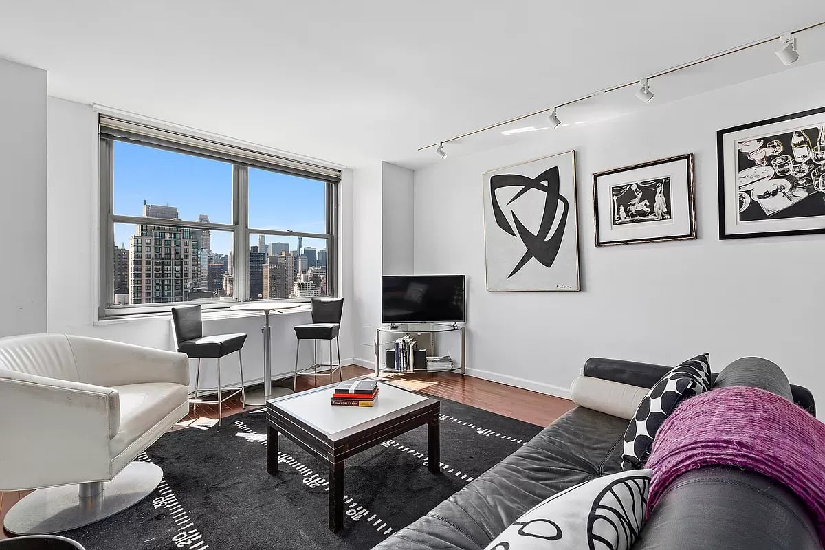 301 East 79th Street Unit: 28K