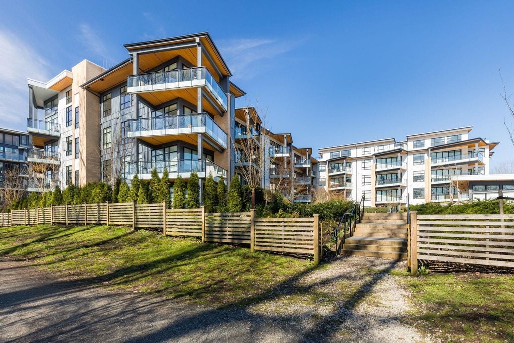300 Salter St, #106