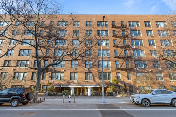 415 Beverly Rd unit 3B